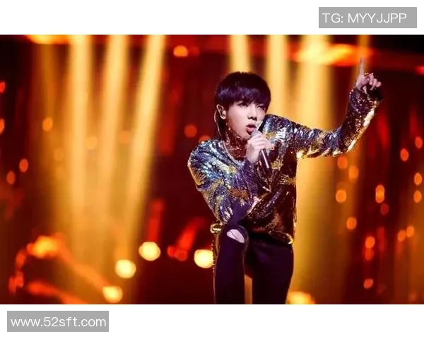 华晨宇在足球场上的激情表现与音乐才华的完美结合引发热议