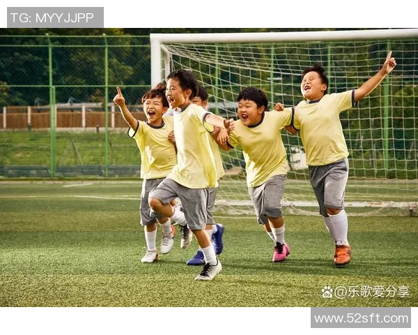 在绿茵场上挥洒汗水与激情体验足球带来的快乐与团结