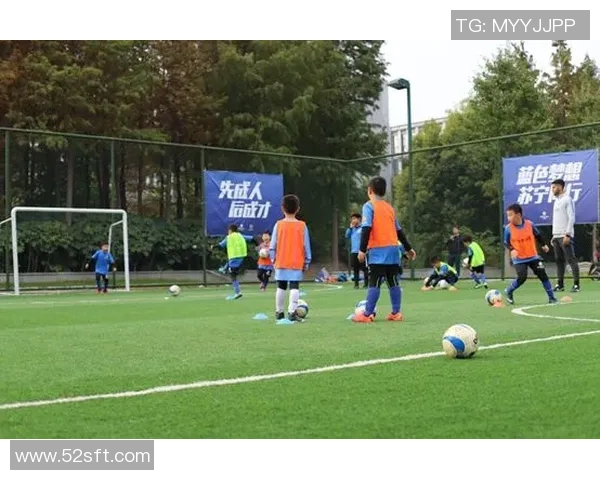 小小足球蒋的成长之路与梦想追逐的精彩故事